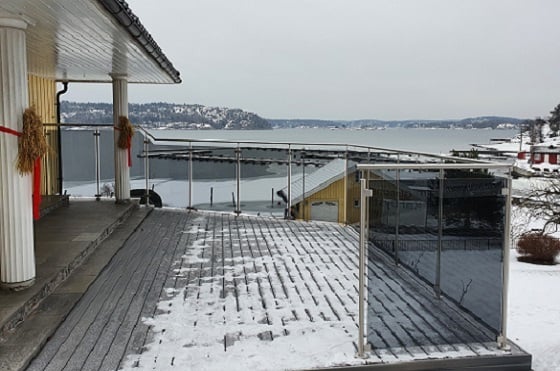 Glassrekkverk m stolper og sotet glass, Bogen1