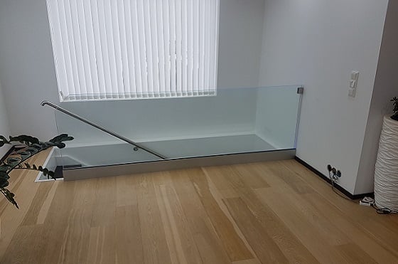 Glassrekkverk, toppmontert, Buveien 6_2